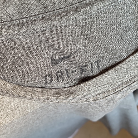 Nike Dri-Fit tee - Picture 4 of 4